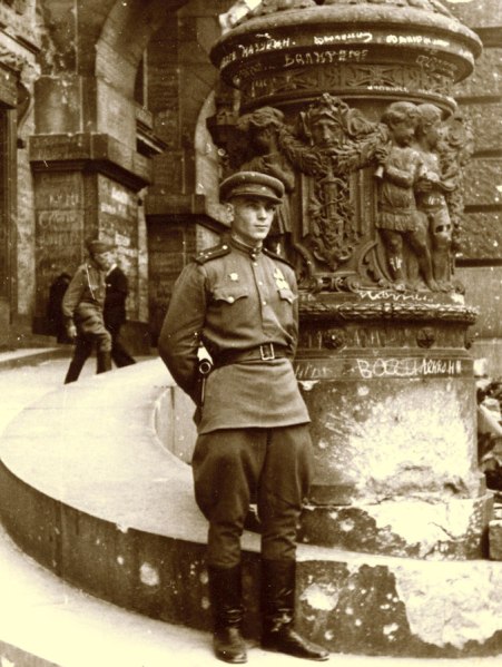 8a5b9-dad-in-berlin-may-1945